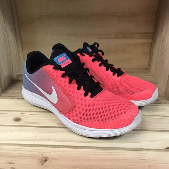 nike revolution 3 shoes